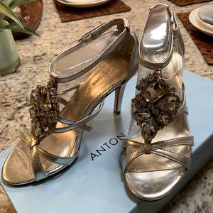 Women Silver Embellished Formal Wedding / Bridesmaid shoes 6